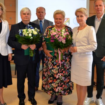 Powiat koniński pożegnał dyrektorów szkół odchodzących na&nbsp;emeryturę