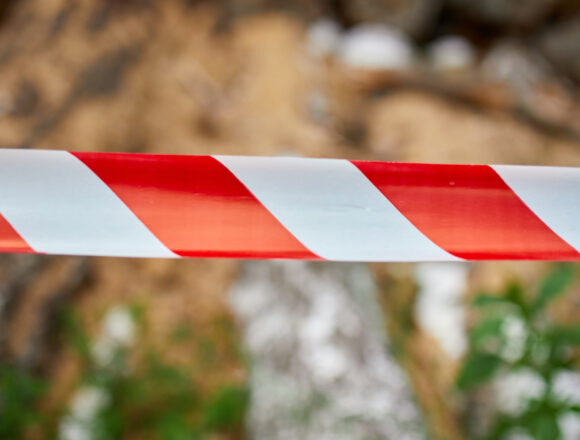 Helenów Pierwszy: matka i&nbsp;dwie córki nie&nbsp;żyją po&nbsp;wpadnięciu do&nbsp;szamba. Policja i&nbsp;prokuratura wyjaśniają okoliczności