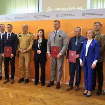 Pierwsze umowy na&nbsp;ochronę ludności i&nbsp;obronę cywilną w&nbsp;Wielkopolsce przekazane