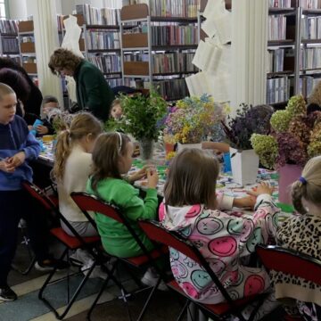 Z&nbsp;książką im&nbsp;do&nbsp;twarzy