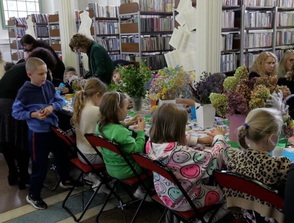Z&nbsp;książką im&nbsp;do&nbsp;twarzy