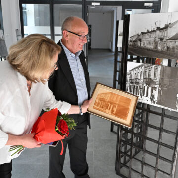 ZYB_8755 Konin zatrzymany w kadrze. Otwarto wystawę fotografii Jana Sochackiego