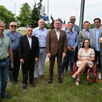 ZYB_1808 Konin uczcił rocznicę wyborów 4 czerwca. Spotkanie przy rondzie Tadeusza Mazowieckiego